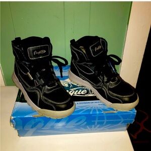 Authentic Vasque Gore-Tex boot, size 8 lightly worn.